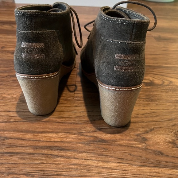 Like new TOMS Desert Wedge Bootie Size 10 Dark Gray/Green - Picture 5 of 8